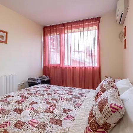 Serdica Center - 3 Berdoom Cosy Διαμέρισμα