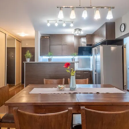 Serdica Center - 3 Berdoom Cosy Sofia