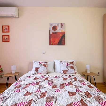 Daire Serdica Center - 3 Berdoom Cosy Sofya