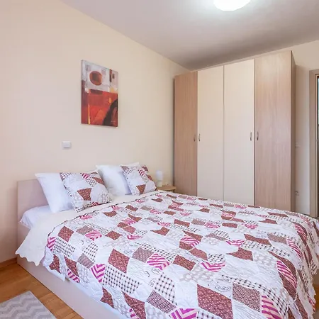 Daire Serdica Center - 3 Berdoom Cosy Sofya